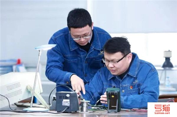 邓建军科研组：纺织行业技术创新的标杆